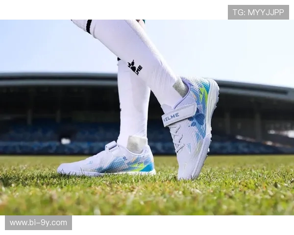 专为足球运动打造的卡尔美束发带稳定贴合全面提升竞技表现优势力