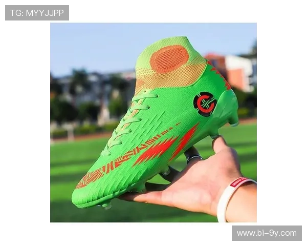 小磊哥穿的是哪款足球鞋 详细解析其品牌型号及特点